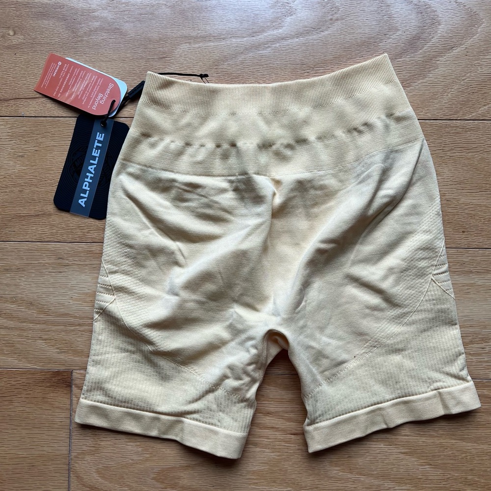 Alphalete Small Ozone Shorts in Daffodil